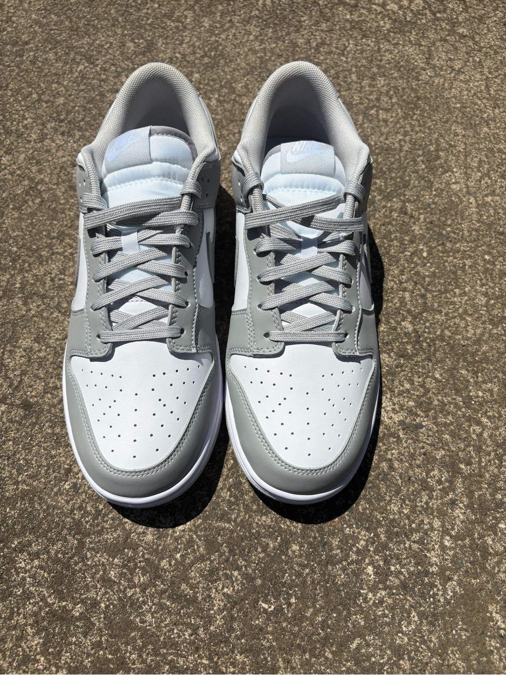 Nike Men’s White and Gray Low-Top Sneakers size 11